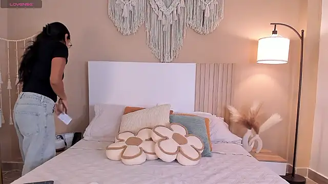 Camila Bustamante online show from 03-17-26, 03:26