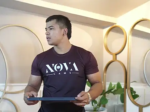 Snapshot of Thiago_Valente chatting on 10-28-25, 01:03 Thiago Valente online show from 10-28-25, 01:03