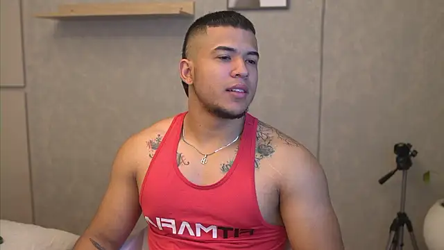 Snapshot of Thiago_Valente chatting on 02-05-26, 01:05 Thiago Valente online show from 02-05-26, 01:05