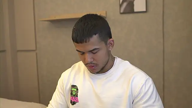 Snapshot of Thiago_Valente chatting on 03-02-26, 01:18 Thiago Valente online show from 03-02-26, 01:18