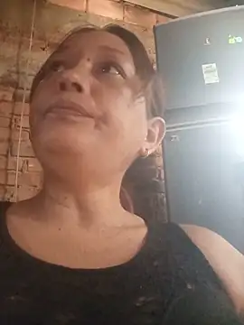 Snapshot of marinita13 chatting on 05-27-26, 01:30 marinita13 online show from 05-27-26, 01:30