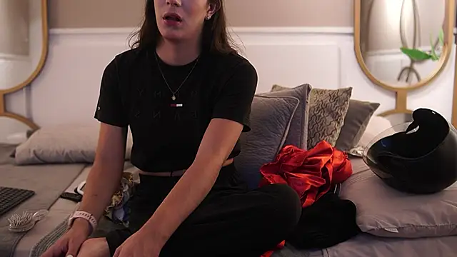 Ariaa Isabell online show from 11-28-25, 01:03