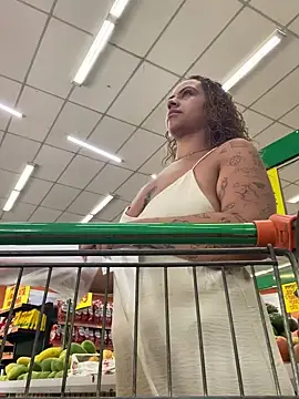 Snapshot of Chloe_Leaozinho chatting on 02-03-26, 02:00 Chloe Leaozinho online show from 02-03-26, 02:00