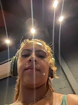 Snapshot of Chloe_Leaozinho chatting on 02-22-26, 04:05 Chloe Leaozinho online show from 02-22-26, 04:05