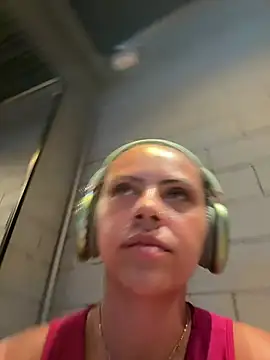 Snapshot of Chloe_Leaozinho chatting on 02-23-26, 03:53 Chloe Leaozinho online show from 02-23-26, 03:53