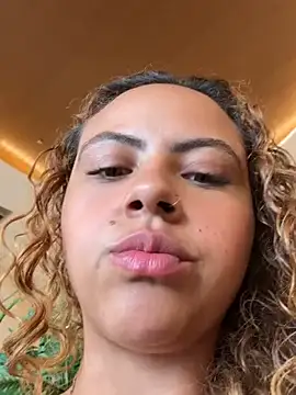 Snapshot of Chloe_Leaozinho chatting on 03-04-26, 04:57 Chloe Leaozinho online show from 03-04-26, 04:57