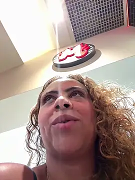 Snapshot of Chloe_Leaozinho chatting on 03-08-26, 06:23 Chloe Leaozinho online show from 03-08-26, 06:23