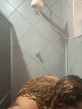 Snapshot of Chloe_Leaozinho chatting on 03-28-26, 03:00 Chloe Leaozinho online show from 03-28-26, 03:00