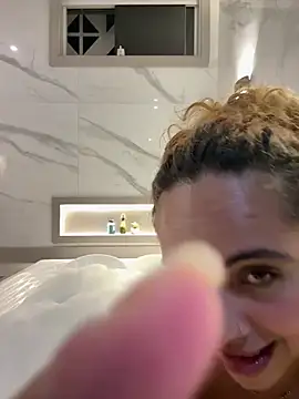 Snapshot of Chloe_Leaozinho chatting on 04-06-26, 11:49 Chloe Leaozinho online show from 04-06-26, 11:49