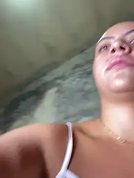 Snapshot of Chloe_Leaozinho chatting on 04-11-26, 01:04 Chloe Leaozinho online show from 04-11-26, 01:04