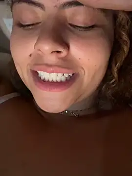 Chloe Leaozinho online show from 05-15-26, 11:45