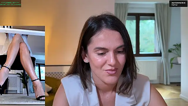 Snapshot of LegswAttitude chatting on 10-06-25, 08:01 LegswAttitude online show from 10-06-25, 08:01