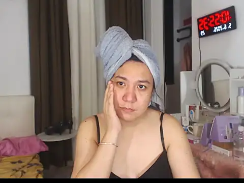 Snapshot of stellahugeX chatting on 06-05-26, 02:56 stellahugeX online show from 06-05-26, 02:56
