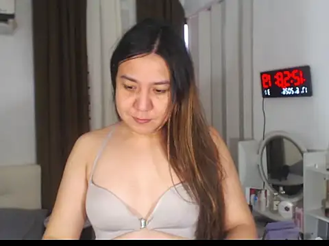 Snapshot of stellahugeX chatting on 06-17-26, 04:59 stellahugeX online show from 06-17-26, 04:59