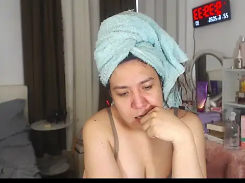 Snapshot of stellahugeX chatting on 06-22-26, 01:40 stellahugeX online show from 06-22-26, 01:40