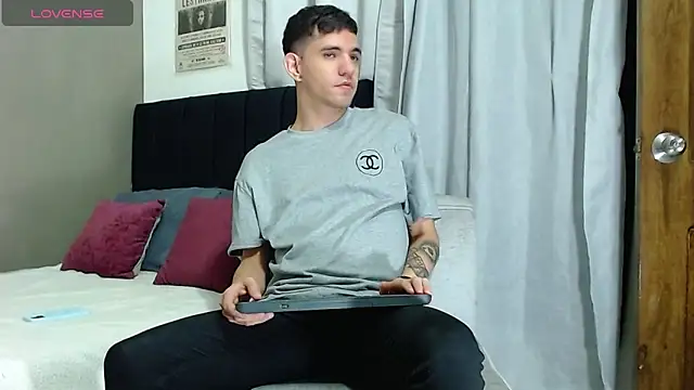 Matteo12  online show from 11-09-25, 04:00