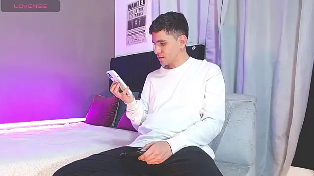 Matteo12  online show from 11-11-25, 11:49