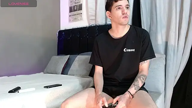 Matteo12  online show from 11-30-25, 08:51