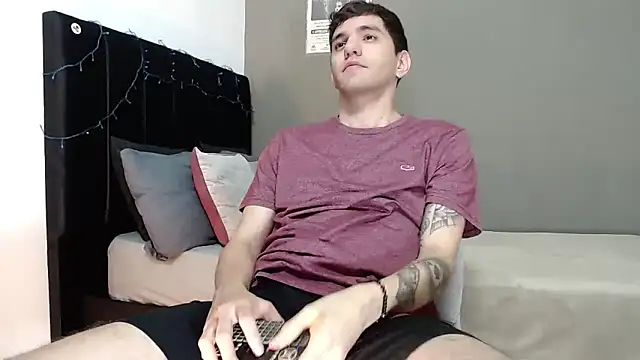 Matteo12  online show from 12-16-25, 04:28