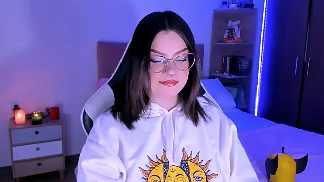 OphelianaRose33 online show from 11-18-25, 10:14