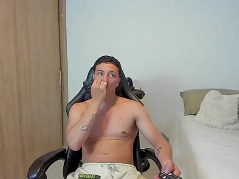 Snapshot of broly_becker chatting on 11-12-25, 02:34 broly becker online show from 11-12-25, 02:34