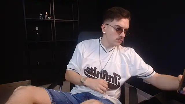 Snapshot of FelixStarkk chatting on 06-09-26, 04:35 FelixStarkk online show from 06-09-26, 04:35