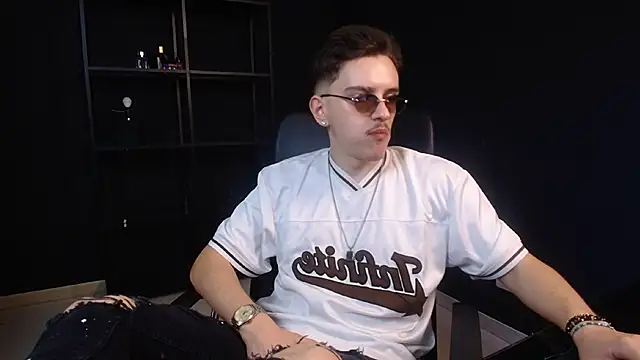 Snapshot of FelixStarkk chatting on 06-20-26, 04:26 FelixStarkk online show from 06-20-26, 04:26