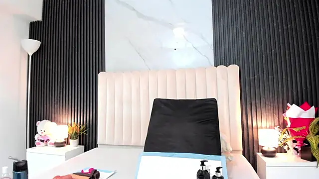 Samantha Claus online show from 11-25-25, 03:50