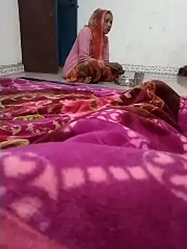 Hot raaani online show from 12-20-25, 02:02