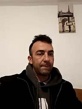 Snapshot of PopaOctavian chatting on 10-08-25, 08:06 PopaOctavian online show from 10-08-25, 08:06