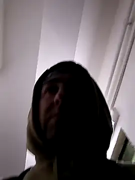 Snapshot of PopaOctavian chatting on 10-11-25, 10:47 PopaOctavian online show from 10-11-25, 10:47