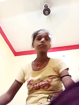 Snapshot of Saniye-143 chatting on 09-17-25, 02:19 Saniye-143 online show from 09-17-25, 02:19