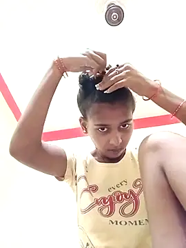 Snapshot of Saniye-143 chatting on 09-18-25, 02:57 Saniye-143 online show from 09-18-25, 02:57