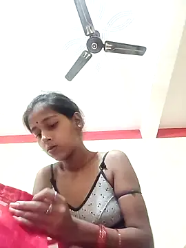 Snapshot of Saniye-143 chatting on 10-09-25, 05:27 Saniye-143 online show from 10-09-25, 05:27