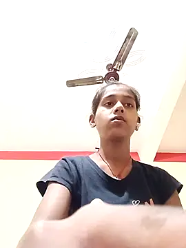 Snapshot of Saniye-143 chatting on 10-10-25, 04:17 Saniye-143 online show from 10-10-25, 04:17