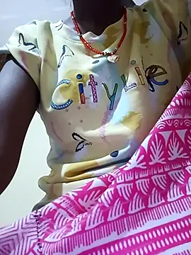 Snapshot of Saniye-143 chatting on 10-13-25, 04:18 Saniye-143 online show from 10-13-25, 04:18