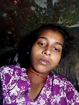 Snapshot of Saniye-143 chatting on 10-31-25, 05:36 Saniye-143 online show from 10-31-25, 05:36