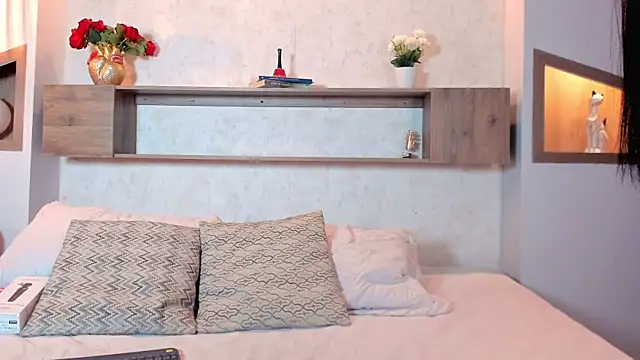 Emilly Beaumont online show from 11-21-25, 12:15