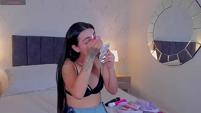 Snapshot of Emilly_Beaumont chatting on 07-06-26, 12:57 Emilly Beaumont online show from 07-06-26, 12:57