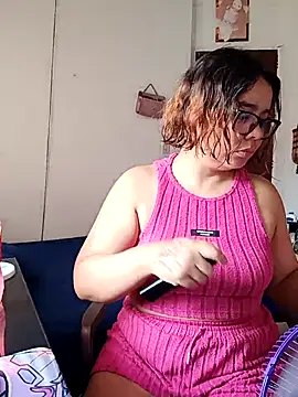 Snapshot of saenz_eymi chatting on 02-14-26, 05:32 saenz eymi online show from 02-14-26, 05:32