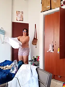 Snapshot of saenz_eymi chatting on 02-27-26, 02:06 saenz eymi online show from 02-27-26, 02:06