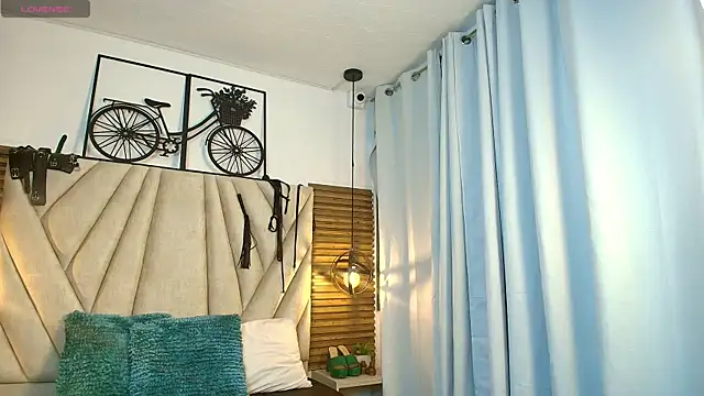 Snapshot of Cinthiabaker chatting on 05-08-26, 07:30 Cinthiabaker online show from 05-08-26, 07:30