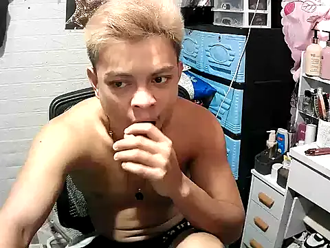 Snapshot of Pinoy_slutcummer69 chatting on 06-25-26, 08:19 Pinoy slutcummer69 online show from 06-25-26, 08:19