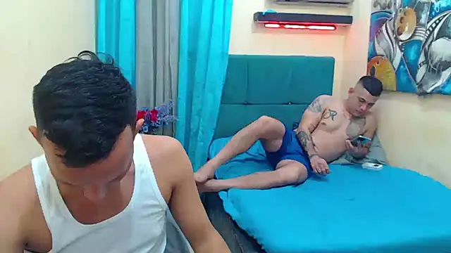 Snapshot of ALEEX_BIGCOCK chatting on 09-20-25, 04:13 ALEEX BIGCOCK online show from 09-20-25, 04:13