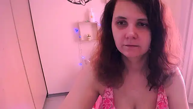 Snapshot of TwoBigSuns chatting on 07-14-26, 07:35 TwoBigSuns online show from 07-14-26, 07:35
