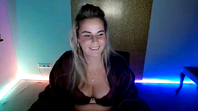 Mrs-Aurora online show from 12-16-25, 09:09