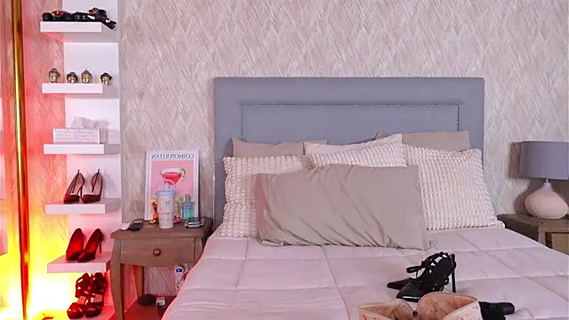 Sofy Bradd online show from 11-26-25, 08:15