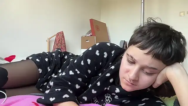 NIQUE TARAXX online show from 09-28-25, 04:12