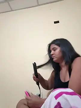 Snapshot of sofiaparati chatting on 10-13-25, 08:42 sofiaparati online show from 10-13-25, 08:42