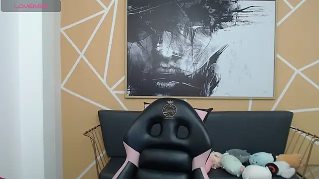 olivia russo  online show from 10-24-25, 08:16